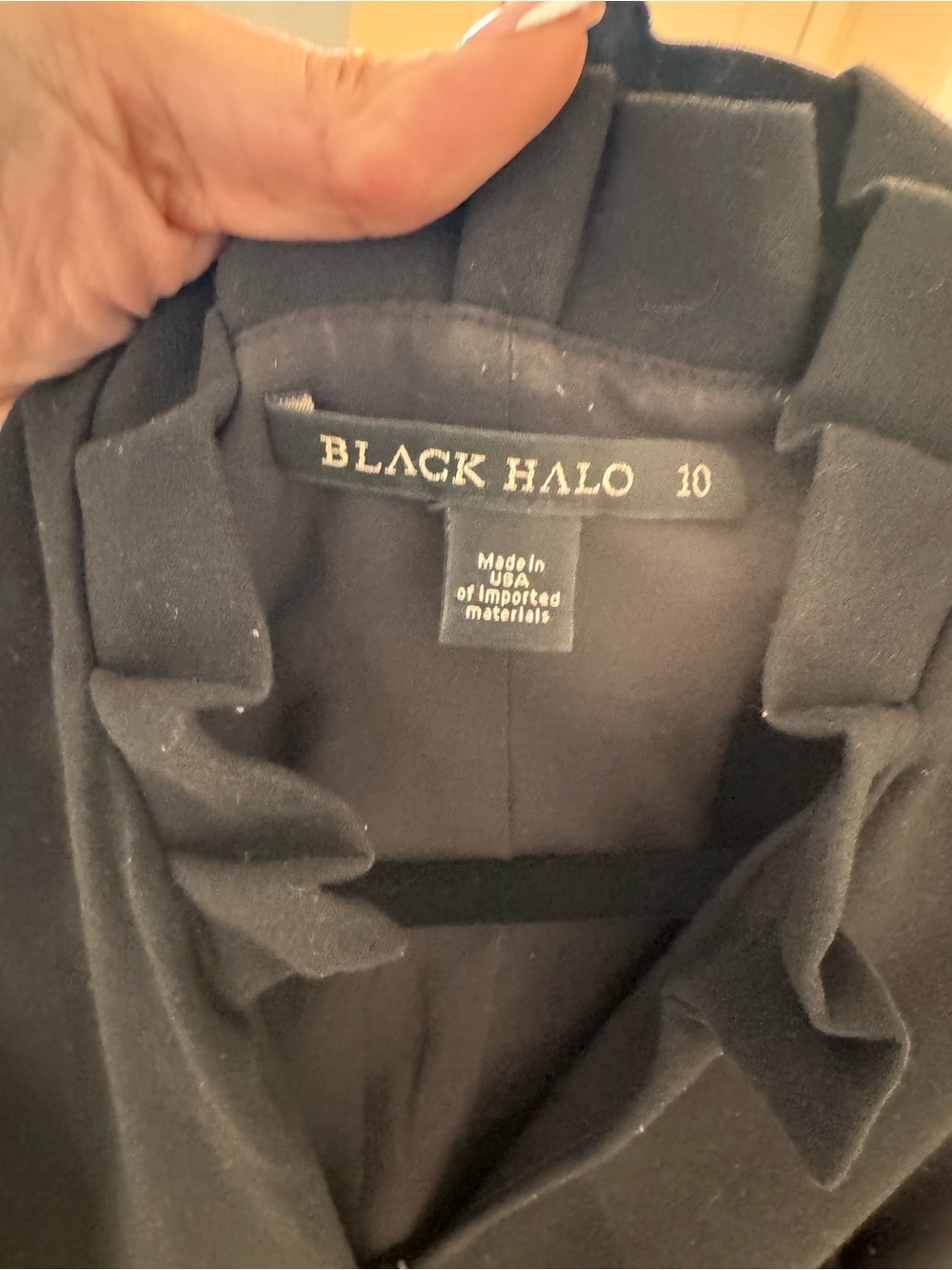 Black Halo Black Sleeveless Cropped Jumpsuit - Picture 3 of 3